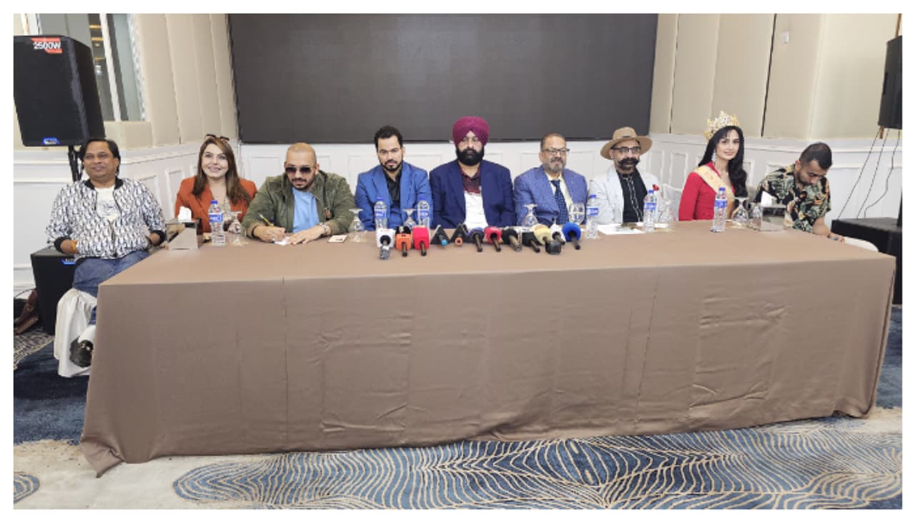 മുഹമ്മദ് റഫിയുടെ നൂറാം ജന്മദിനാഘോഷം; ദുബൈയിൽ മ്യൂസിക് റിയാലിറ്റി ഷോ, വിജയിക്ക് 1.11 ലക്ഷം ദിർഹം സമ്മാനം മുഹമ്മദ് റഫിയുടെ നൂറാം ജന്മദിനാഘോഷം; ദുബൈയിൽ മ്യൂസിക് റിയാലിറ്റി ഷോ, വിജയിക്ക് 1.11 ലക്ഷം ദിർഹം സമ്മാനം