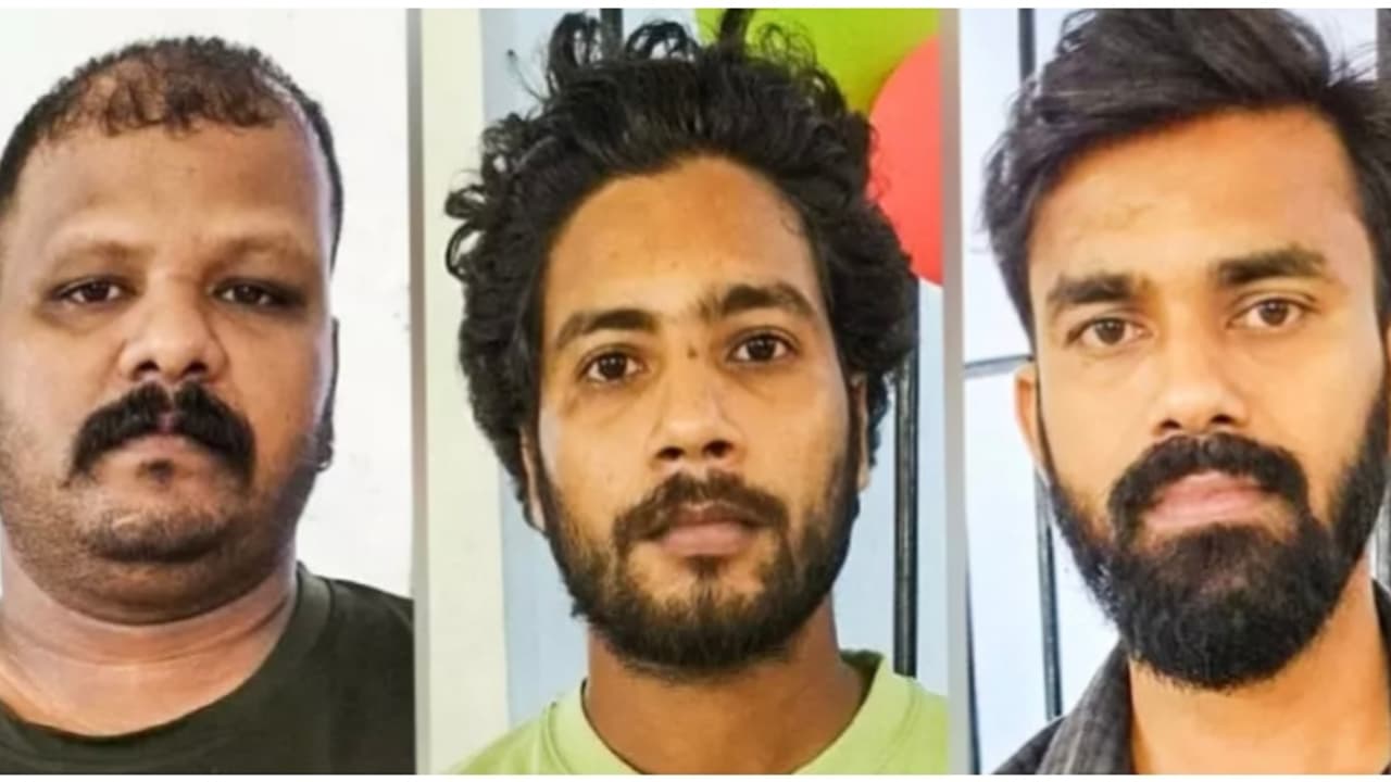 ക്രിസ്മസ് ദിവസം ബീച്ചിലെത്തിയ സഹോദരങ്ങളെ വെട്ടി; തിരുവനന്തപുരത്ത് മൂന്ന് പേർ പിടിയിൽ ക്രിസ്മസ് ദിവസം ബീച്ചിലെത്തിയ സഹോദരങ്ങളെ വെട്ടി; തിരുവനന്തപുരത്ത് മൂന്ന് പേർ പിടിയിൽ