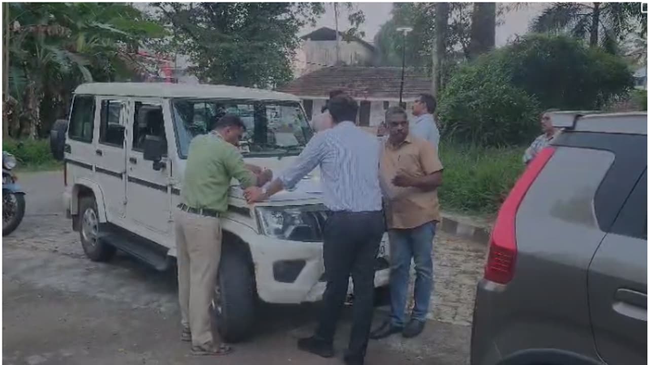 ആലുവയിൽ കൈക്കൂലി വാങ്ങുന്നതിനിടെ മോട്ടോർ വെഹിക്കിൾ ഇൻസ്പെക്ടർ വിജിലൻസിന്റെ പിടിയിൽ