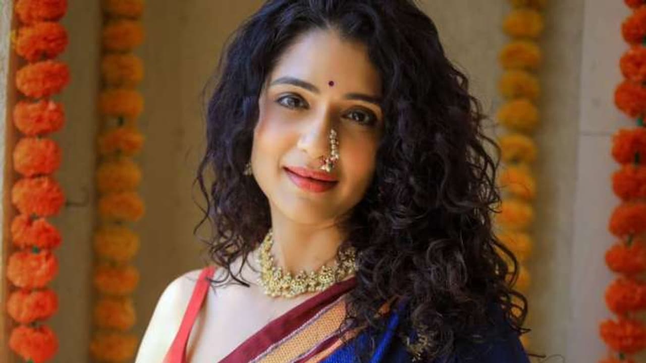 నటి కారు ప్రమాదం.. ఒకరు మృతి నటి కారు ప్రమాదం.. ఒకరు మృతి