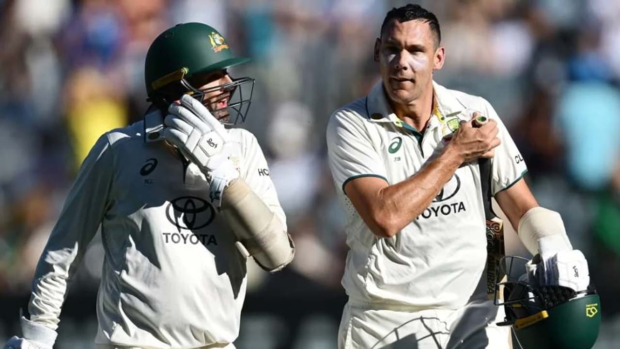 கடைசியில் தண்ணி காட்டிய லயன் போலண்ட்; பரபரப்பான கட்டத்தில் 4வது டெஸ்ட்; நாளை இந்தியா அதிசயம் நிகழ்த்துமா? கடைசியில் தண்ணி காட்டிய லயன் போலண்ட்; பரபரப்பான கட்டத்தில் 4வது டெஸ்ட்; நாளை இந்தியா அதிசயம் நிகழ்த்துமா?