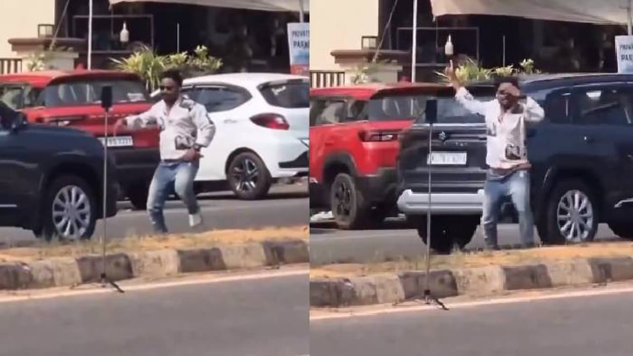 'കോമൺസെൻസില്ലേ?' റോഡിൽ യുവാവിന്റെ റീൽ ഷൂട്ടിംഗ്, വീഡിയോയ്ക്ക് വിമർശനം 'കോമൺസെൻസില്ലേ?' റോഡിൽ യുവാവിന്റെ റീൽ ഷൂട്ടിംഗ്, വീഡിയോയ്ക്ക് വിമർശനം