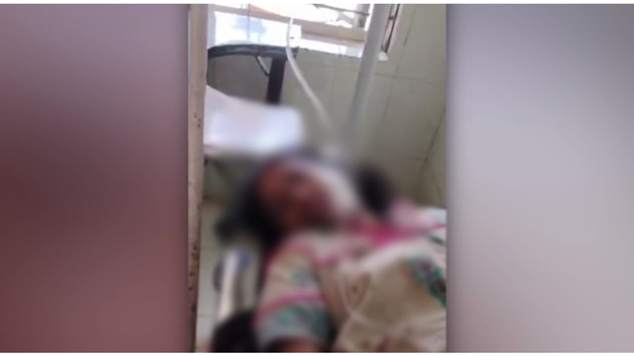 വീടിനുള്ളിൽ നിന്ന് നിലവിളി; ഓടിക്കൂടിയ നാട്ടുകാർ കണ്ടത് വെട്ടേറ്റ് കിടക്കുന്ന വീട്ടമ്മയെ, മകൻ കസ്റ്റഡിയിൽ