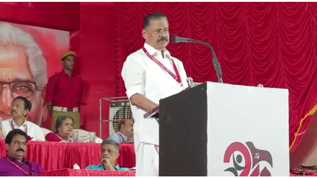 ചർച്ചകൾ പുറത്തുവരുമെന്ന് കരുതി മിണ്ടാതിരിക്കാനാകില്ല; പത്തനംതിട്ട ജില്ലാ നേതൃത്വത്തിനെതിരെ എം.വി ഗോവിന്ദൻ ചർച്ചകൾ പുറത്തുവരുമെന്ന് കരുതി മിണ്ടാതിരിക്കാനാകില്ല; പത്തനംതിട്ട ജില്ലാ നേതൃത്വത്തിനെതിരെ എം.വി ഗോവിന്ദൻ