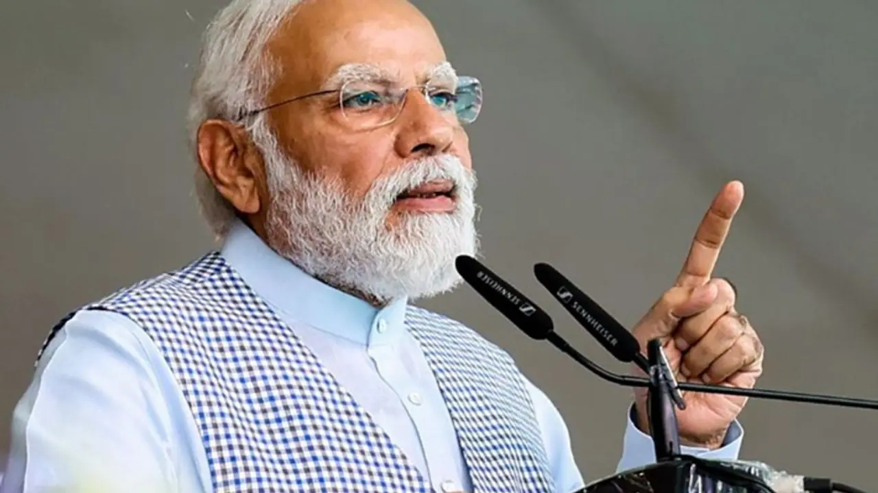 ಚಳಿ ಹೆಚ್ಚಾಗಿದೆ ತಲೆ ಕವರ್ ಮಾಡಿ, ವರದಿ ಮಾಡುತ್ತಿದ್ದ ಪತ್ರಕರ್ತರ ಆರೋಗ್ಯ ಕಾಳಜಿ ತೋರಿದ ಮೋದಿ