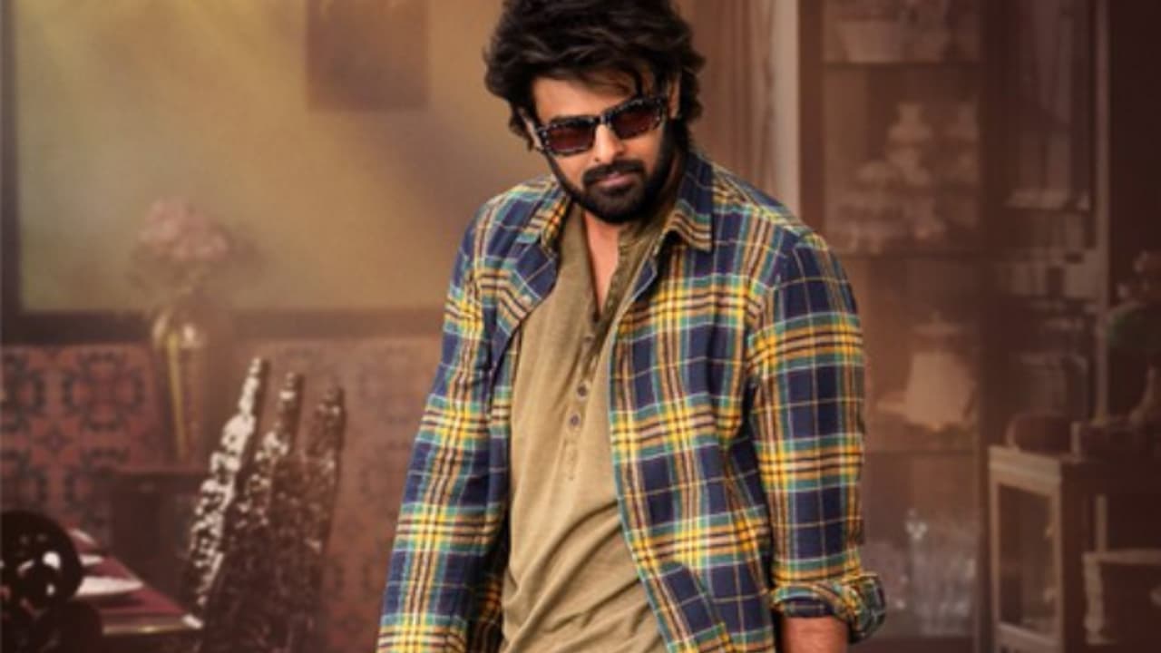 ഇനി പ്രണയിച്ച് ചിരിപ്പിക്കാൻ പ്രഭാസും, ദ രാജാ സാബിനായി കാത്ത് ആരാധകര് ഇനി പ്രണയിച്ച് ചിരിപ്പിക്കാൻ പ്രഭാസും, ദ രാജാ സാബിനായി കാത്ത് ആരാധകര്