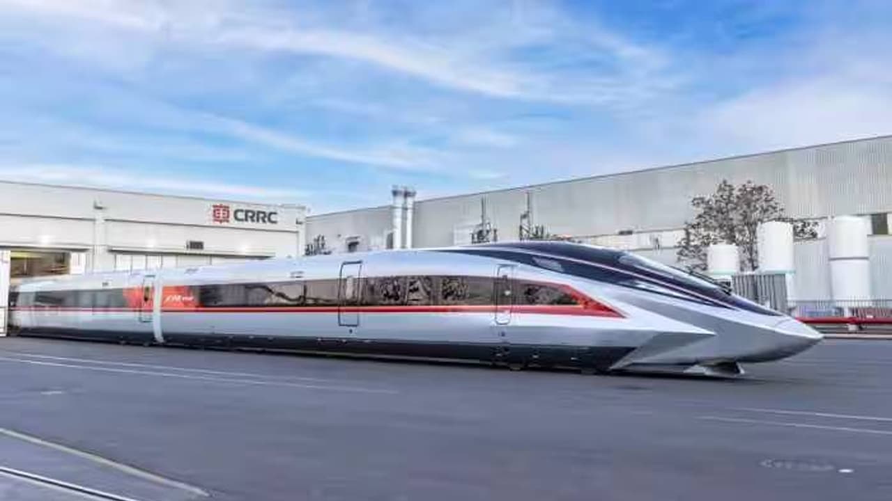 உலகின் அதிவேக ரயிலை இயக்க உள்ள சீனா; வந்தே பாரத் ரயிலை விட அதிக வேகம்!