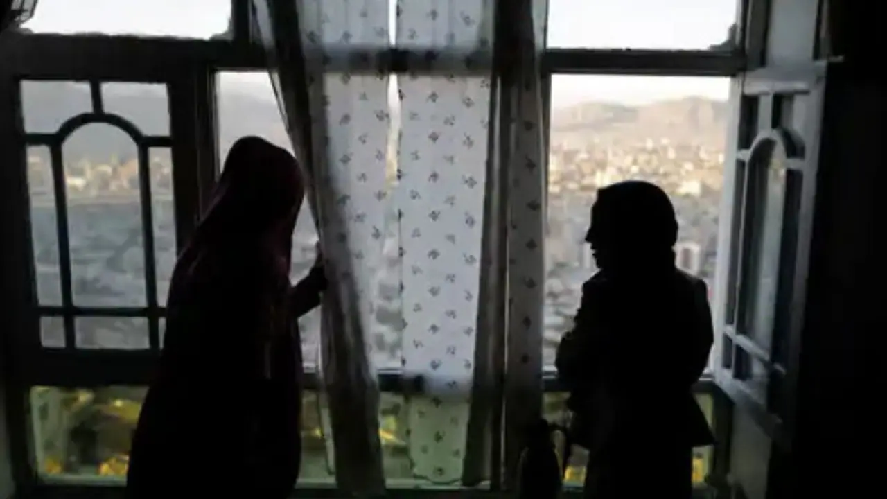 ದೇಶದ ಎಲ್ಲಾ ಮನೆಗಳ ಕಿಟಕಿ ಕ್ಲೋಸ್ ಮಾಡಿ, ಅಫ್ಘಾನಿಸ್ತಾನದಲ್ಲಿ ತಾಲಿಬಾನ್ ಹೊಸ ರೂಲ್ಸ್! ದೇಶದ ಎಲ್ಲಾ ಮನೆಗಳ ಕಿಟಕಿ ಕ್ಲೋಸ್ ಮಾಡಿ, ಅಫ್ಘಾನಿಸ್ತಾನದಲ್ಲಿ ತಾಲಿಬಾನ್ ಹೊಸ ರೂಲ್ಸ್!