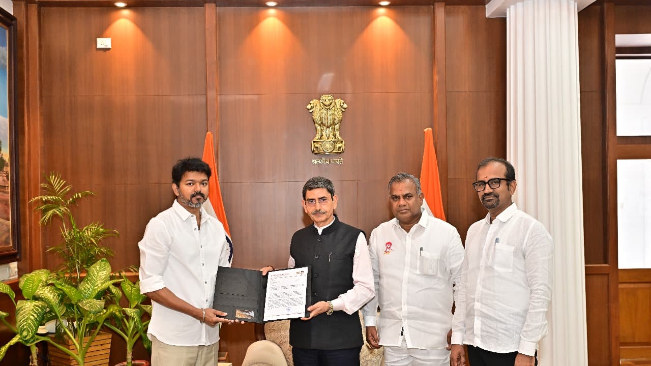 ஆளுநர் ஆர் என் ரவியிடம் விஜய் கொடுத்த 3 கோரிக்கைகள்.! என்ன தெரியுமா.? ஆளுநர் ஆர் என் ரவியிடம் விஜய் கொடுத்த 3 கோரிக்கைகள்.! என்ன தெரியுமா.?