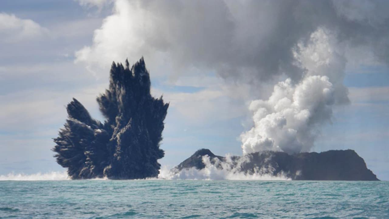 2015ലെ സ്ഫോടനത്തിന്‍റെ അതേ സൂചനകള്‍; കടലിനടിയിലെ അഗ്നിപർവ്വതം 2025ല്‍ പൊട്ടിത്തെറിക്കുമെന്ന് പ്രവചനം 