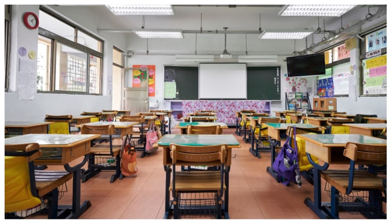 നായകൾക്ക് ഭക്ഷണം ശേഖരിക്കുന്ന ബക്കറ്റിൽ കുട്ടികൾക്ക് ഭക്ഷണം വിളമ്പി സ്കൂൾ അധികൃതർ; സംഭവം ചൈനയിൽ, വിവാദം