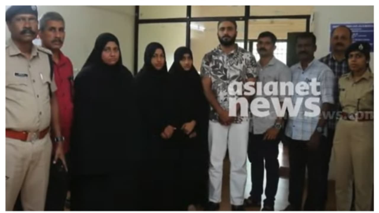 596 പവൻ സ്വർണക്കവർച്ച. കൊലപാതകം; കാഞ്ഞങ്ങാട്ടെ ആഭിചാരക്കൊലയിൽ അഭിഭാഷകനെ ചോദ്യം ചെയ്തു 596 പവൻ സ്വർണക്കവർച്ച. കൊലപാതകം; കാഞ്ഞങ്ങാട്ടെ ആഭിചാരക്കൊലയിൽ അഭിഭാഷകനെ ചോദ്യം ചെയ്തു