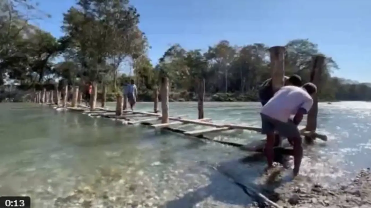 'ചിലപ്പോൾ ഇത് വേണ്ടി വരും'; പുഴ ഗതി മാറി ഒഴുകിയപ്പോൾ നിർമ്മിച്ച പാലം, വീഡിയോ പങ്കുവച്ച് ഐഎഫ്എസ് ഓഫീസർ 'ചിലപ്പോൾ ഇത് വേണ്ടി വരും'; പുഴ ഗതി മാറി ഒഴുകിയപ്പോൾ നിർമ്മിച്ച പാലം, വീഡിയോ പങ്കുവച്ച് ഐഎഫ്എസ് ഓഫീസർ