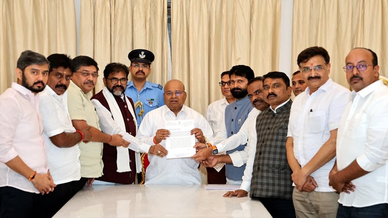 ಹೆಬ್ಬಾಳ್ಕರ್ ಕೇಸಲ್ಲಿ ಅಮಾನವೀಯ ನಡೆ: ಪೊಲೀಸರ ವಿರುದ್ಧ ಗವರ್ನರ್ಗೆ ಸಿ.ಟಿ.ರವಿ ದೂರು ಹೆಬ್ಬಾಳ್ಕರ್ ಕೇಸಲ್ಲಿ ಅಮಾನವೀಯ ನಡೆ: ಪೊಲೀಸರ ವಿರುದ್ಧ ಗವರ್ನರ್ಗೆ ಸಿ.ಟಿ.ರವಿ ದೂರು