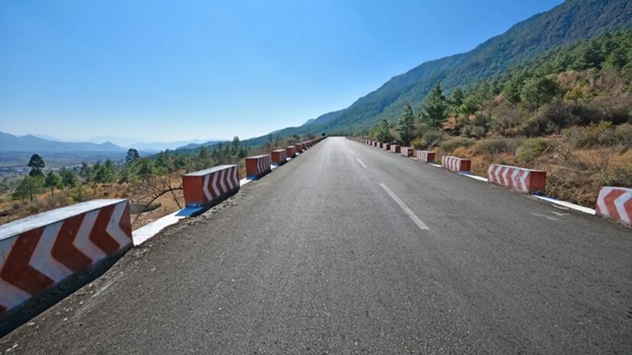 Soon, speed limits with vehicle logo on pavement every 10 km to guide drivers on NHs, e ways Soon, speed limits with vehicle logo on pavement every 10 km to guide drivers on NHs, e ways