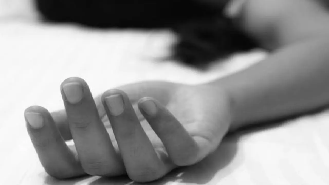 വിവാഹം കഴിഞ്ഞ് വീട്ടിലെത്തിയ 22കാരി കാമുകനൊപ്പം ഒളിച്ചോടി, കൊലപ്പെടുത്തി ഭർത്താവും സഹോദരനും വിവാഹം കഴിഞ്ഞ് വീട്ടിലെത്തിയ 22കാരി കാമുകനൊപ്പം ഒളിച്ചോടി, കൊലപ്പെടുത്തി ഭർത്താവും സഹോദരനും