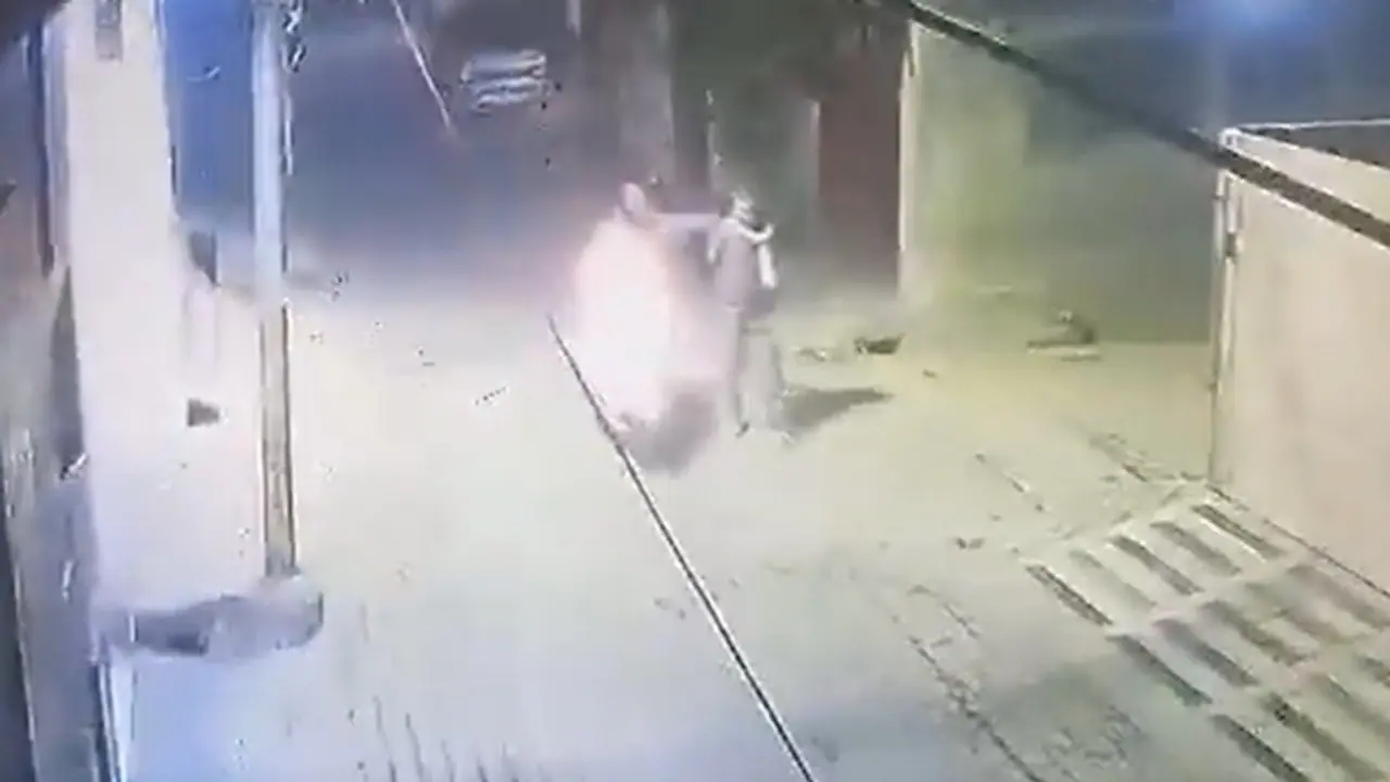 BIZARRE! Meerut man with troubled past goes on slapping pedestrians for 'dopamine rush' (WATCH) BIZARRE! Meerut man with troubled past goes on slapping pedestrians for 'dopamine rush' (WATCH)