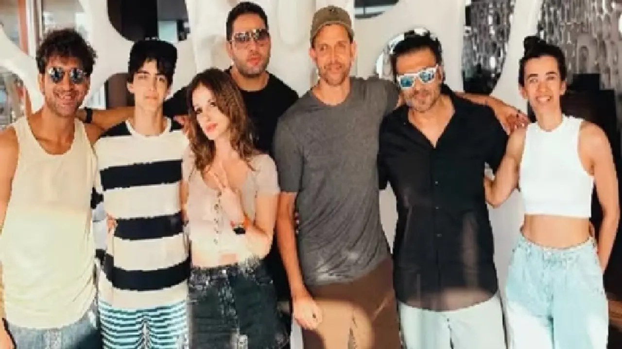 ಹಾಲಿ ಗರ್ಲ್ ಫ್ರೆಂಡ್, ಮಾಜಿ ಪತ್ನಿ, ಆಕೆಯ ಬಾಯ್ ಫ್ರೆಂಡ್ ಜೊತೆ ದುಬೈನಲ್ಲಿ ಹೃತಿಕ್ ರೋಷನ್