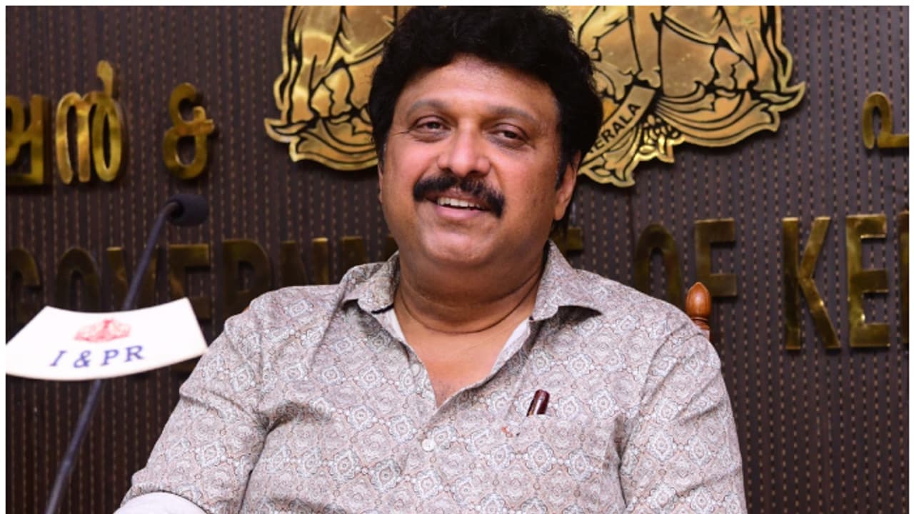 സിംഗിൾ ലൈൻ ഒരുക്കും, ഫ്രീ ലെഫ്റ്റ് സംവിധാനം വരും; എക്കാലത്തെയും വൈറ്റില കുരുക്കിന് പരിഹാരം കാണുമെന്ന് മന്ത്രി