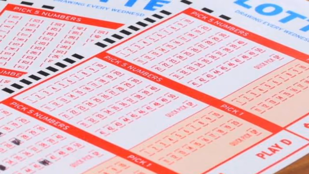 ശേഷിച്ചത് വെറും മണിക്കൂറുകൾ, 6.5 കോടി കയ്യിലെത്തിയതിന്റെ അമ്പരപ്പ് മാറാതെ ദമ്പതികൾ, സംഭവിച്ചതിങ്ങനെ ശേഷിച്ചത് വെറും മണിക്കൂറുകൾ, 6.5 കോടി കയ്യിലെത്തിയതിന്റെ അമ്പരപ്പ് മാറാതെ ദമ്പതികൾ, സംഭവിച്ചതിങ്ങനെ