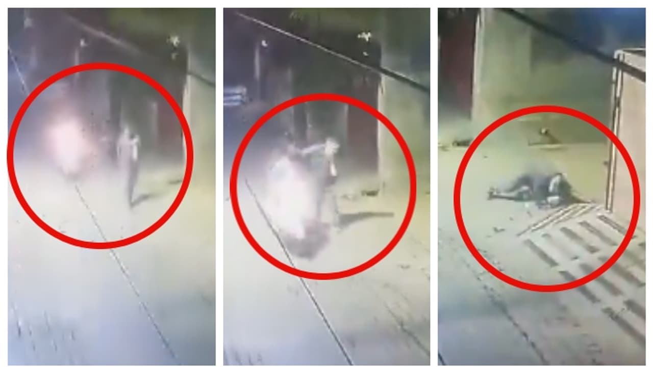 സ്കൂട്ടറിലെത്തി അപരിചിതരെ അടിച്ച് വീഴ്ത്തി യുവാവ്; പോലീസ് പിടിച്ചപ്പോള് ട്വിസ്റ്റ് സ്കൂട്ടറിലെത്തി അപരിചിതരെ അടിച്ച് വീഴ്ത്തി യുവാവ്; പോലീസ് പിടിച്ചപ്പോള് ട്വിസ്റ്റ്