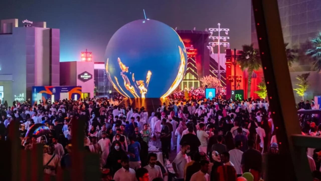 തുടങ്ങിയിട്ട് രണ്ട് മാസം, സന്ദർശകർ ഒഴുകിയെത്തി; റിയാദ് സീസണിലെത്തിയത് 1.3 കോടി പേർ തുടങ്ങിയിട്ട് രണ്ട് മാസം, സന്ദർശകർ ഒഴുകിയെത്തി; റിയാദ് സീസണിലെത്തിയത് 1.3 കോടി പേർ