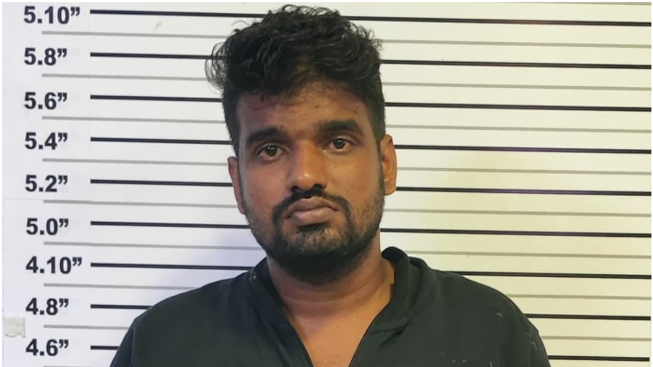 എസ്ഐയുടെ കാൽ കുഴ ചവിട്ടി ഒടിച്ചു, കൈവിരൽ കടിച്ച് മുറിച്ചു, ലഹരി തലക്ക് കയറി ആക്രമണം നടത്തിയ പ്രതി പിടിയിൽ എസ്ഐയുടെ കാൽ കുഴ ചവിട്ടി ഒടിച്ചു, കൈവിരൽ കടിച്ച് മുറിച്ചു, ലഹരി തലക്ക് കയറി ആക്രമണം നടത്തിയ പ്രതി പിടിയിൽ