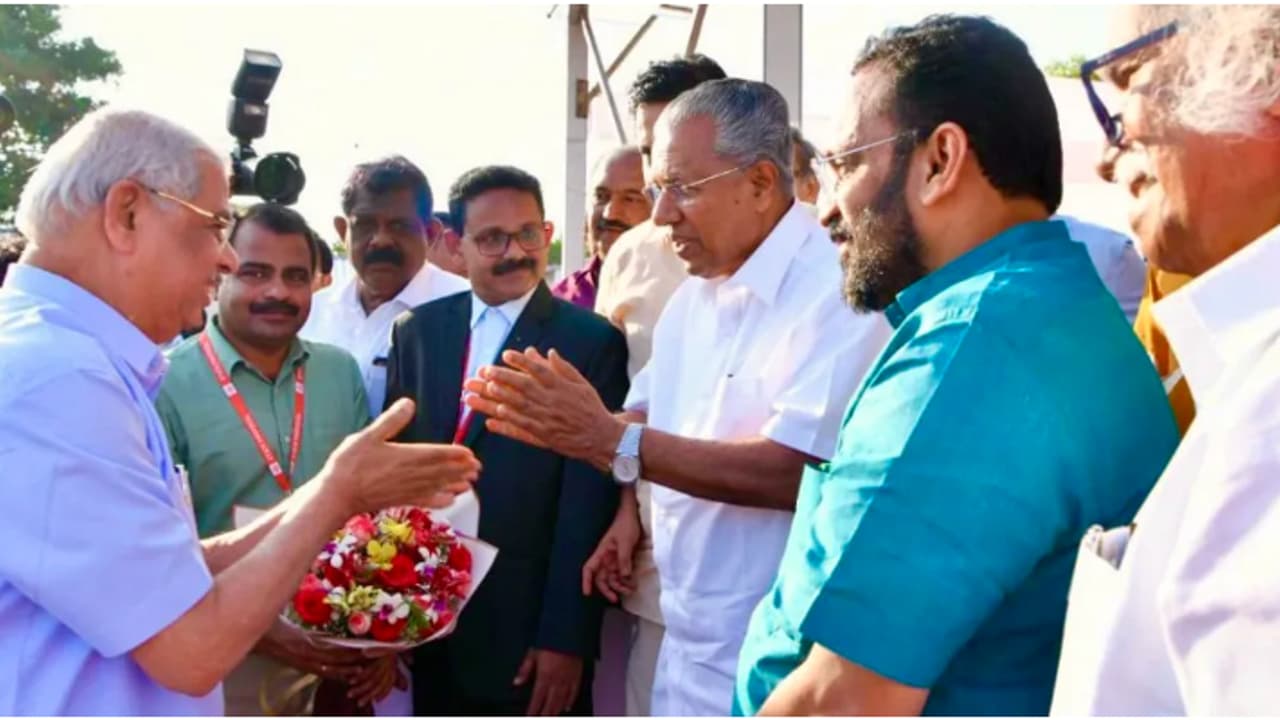 കേരള ഗവർണറായി രാജേന്ദ്ര വിശ്വനാഥ് ആർലേക്കർ ഇന്ന് സത്യപ്രതിജ്ഞ ചെയ്ത് ചുമതലയേൽക്കും കേരള ഗവർണറായി രാജേന്ദ്ര വിശ്വനാഥ് ആർലേക്കർ ഇന്ന് സത്യപ്രതിജ്ഞ ചെയ്ത് ചുമതലയേൽക്കും