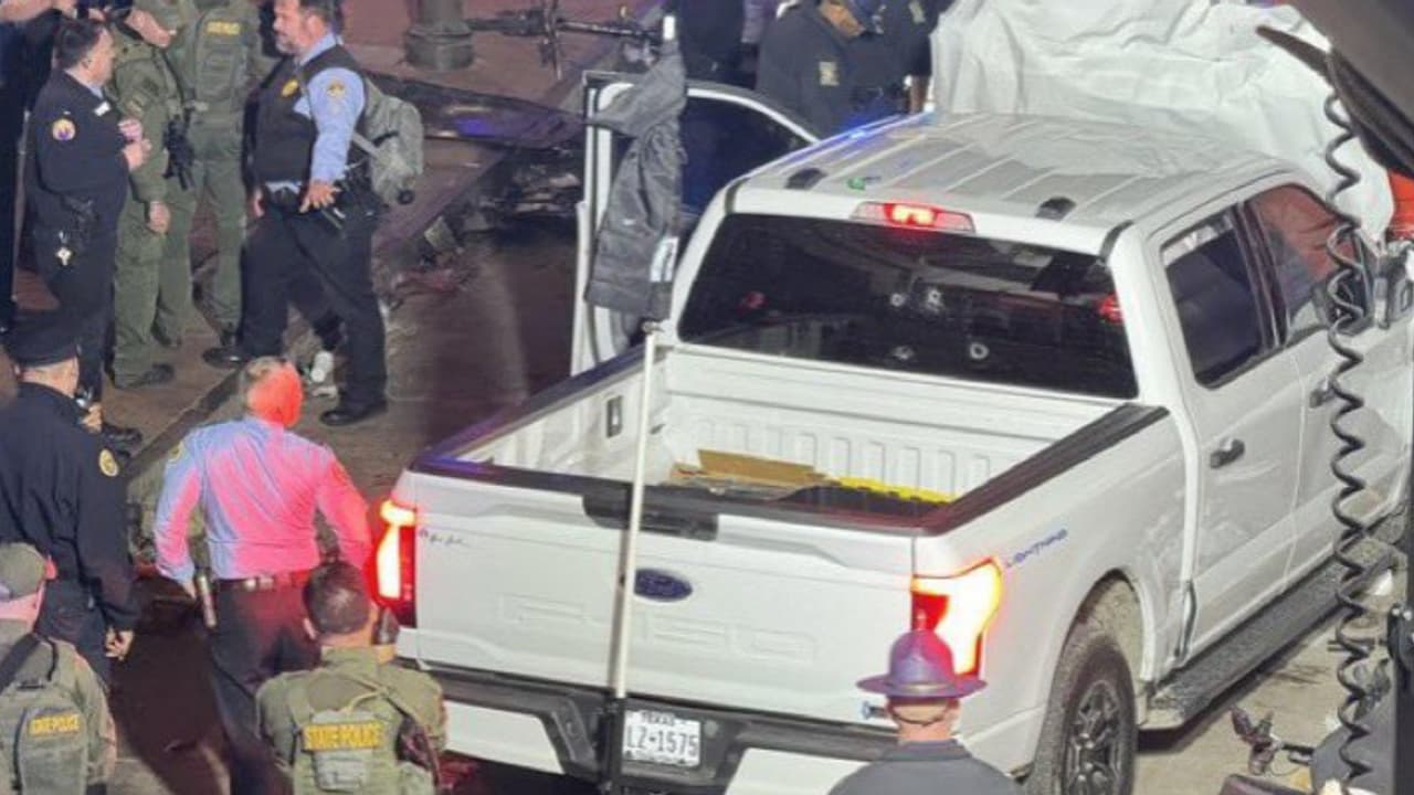 മുൻ സൈനികൻ, രണ്ട് തവണ വിവാഹ മോചിതൻ, അമേരിക്കയിൽ ആൾക്കൂട്ടത്തിലേക്ക് ഇടിച്ച് കയറ്റിയ ട്രക്കിൽ ഐഎസ് പതാകയും മുൻ സൈനികൻ, രണ്ട് തവണ വിവാഹ മോചിതൻ, അമേരിക്കയിൽ ആൾക്കൂട്ടത്തിലേക്ക് ഇടിച്ച് കയറ്റിയ ട്രക്കിൽ ഐഎസ് പതാകയും