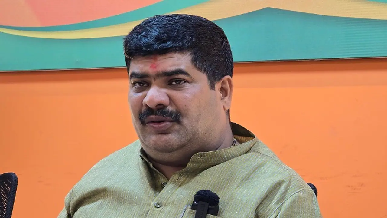 ರೇಷನ್ ಅಂಗಡಿಗಳಲ್ಲಿ ಅಕ್ಕಿ ‘ನೋ ಸ್ಟಾಕ್’: ಕಾಂಗ್ರೆಸ್ ಸರ್ಕಾರದ ವಿರುದ್ಧ ಶಾಸಕ ವೇದವ್ಯಾಸ್ ಕಾಮತ್ ಕಿಡಿ ರೇಷನ್ ಅಂಗಡಿಗಳಲ್ಲಿ ಅಕ್ಕಿ ‘ನೋ ಸ್ಟಾಕ್’: ಕಾಂಗ್ರೆಸ್ ಸರ್ಕಾರದ ವಿರುದ್ಧ ಶಾಸಕ ವೇದವ್ಯಾಸ್ ಕಾಮತ್ ಕಿಡಿ