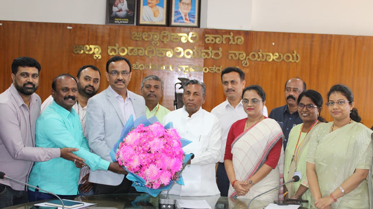 ಸರ್ಕಾರಿ ಶಾಲೆಗಳ ಅಭಿವೃದ್ಧಿಗೆ ಇನ್ಫೋಸಿಸ್ ನೆರವು: ಸಚಿವ ಕೆ.ಎಚ್.ಮುನಿಯಪ್ಪ ಶ್ಲಾಘನೆ ಸರ್ಕಾರಿ ಶಾಲೆಗಳ ಅಭಿವೃದ್ಧಿಗೆ ಇನ್ಫೋಸಿಸ್ ನೆರವು: ಸಚಿವ ಕೆ.ಎಚ್.ಮುನಿಯಪ್ಪ ಶ್ಲಾಘನೆ