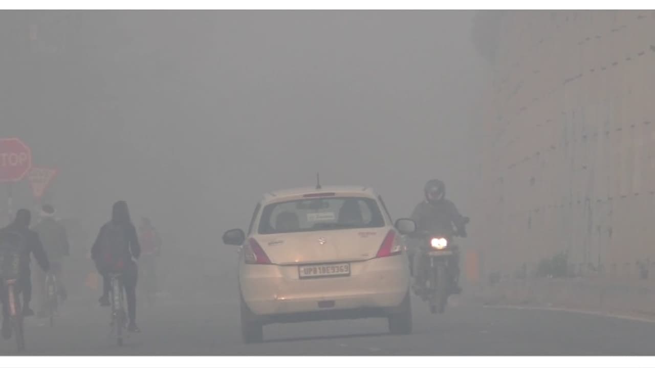 തണുത്തുറഞ്ഞ് ദില്ലി, യുപിയിലും വിവിധയിടങ്ങളിൽ അതിശൈത്യം; വാരണാസിയിലും അയോധ്യയിലും താപനില 10 ഡിഗ്രി സെൽഷ്യസ് തണുത്തുറഞ്ഞ് ദില്ലി, യുപിയിലും വിവിധയിടങ്ങളിൽ അതിശൈത്യം; വാരണാസിയിലും അയോധ്യയിലും താപനില 10 ഡിഗ്രി സെൽഷ്യസ്