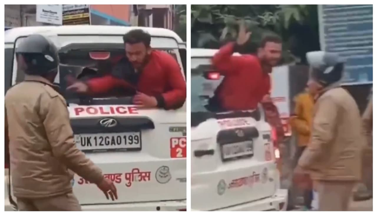 പൂസായാൽ പിന്നെന്ത് പോലീസ്? വാഹനത്തിന്റെ ഗ്ലാസ് തകർത്ത് അതിലൂടെ തലയിട്ട് അസഭ്യം വിളിച്ച് യുവാവ്; വീഡിയോ വൈറൽ പൂസായാൽ പിന്നെന്ത് പോലീസ്? വാഹനത്തിന്റെ ഗ്ലാസ് തകർത്ത് അതിലൂടെ തലയിട്ട് അസഭ്യം വിളിച്ച് യുവാവ്; വീഡിയോ വൈറൽ