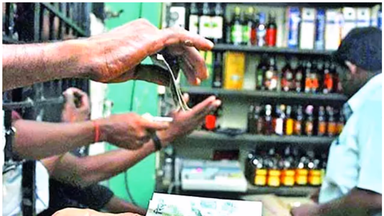 കേരളത്തിന്‍റെ 700 കോടിയുടെ കുടിയൊക്കെ എന്ത്! 1700 കോടിക്ക് 'അടിച്ച് പൂസായി' റെക്കോഡിട്ട് തെലങ്കാന