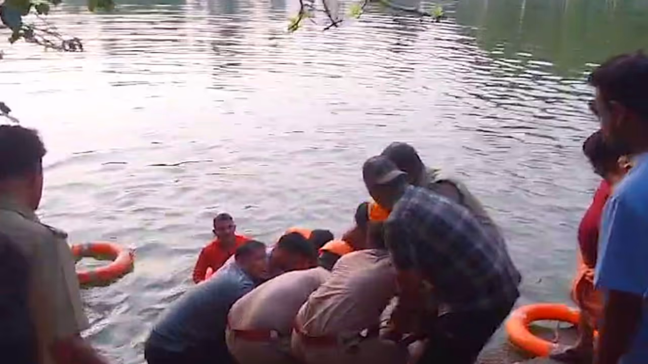 സുഹൃത്തിന്റെ വീട്ടിൽ തിരുനാള് ആഘോഷത്തിനെത്തി; കുളത്തിൽ കുളിക്കുന്നതിനിടെ യുവാവ് മുങ്ങി മരിച്ചു സുഹൃത്തിന്റെ വീട്ടിൽ തിരുനാള് ആഘോഷത്തിനെത്തി; കുളത്തിൽ കുളിക്കുന്നതിനിടെ യുവാവ് മുങ്ങി മരിച്ചു