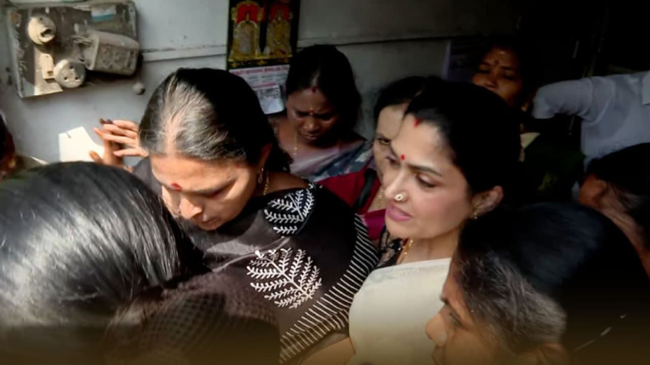 மதுரையில் தடையை மீறி பேரணி; நடிகை குஷ்பு உள்ளிட்ட பாஜகவினர் கைது மதுரையில் தடையை மீறி பேரணி; நடிகை குஷ்பு உள்ளிட்ட பாஜகவினர் கைது