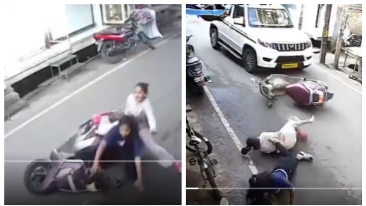 ആയുസിന്റെ ബലം...; തെറിച്ചുപോയ സ്കൂട്ടര് നേരെ കാറിന് അടിയിലേക്ക്, തലനാരിഴയ്ക്ക് രക്ഷപ്പെട്ട് യുവതികൾ, വീഡിയോ ആയുസിന്റെ ബലം...; തെറിച്ചുപോയ സ്കൂട്ടര് നേരെ കാറിന് അടിയിലേക്ക്, തലനാരിഴയ്ക്ക് രക്ഷപ്പെട്ട് യുവതികൾ, വീഡിയോ