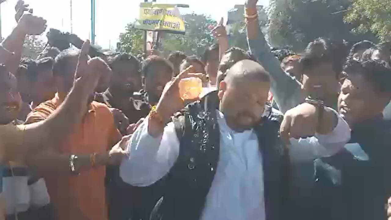 Two injured in self immolation attempt during protests in Pithampur over Union Carbide waste disposal (WATCH)