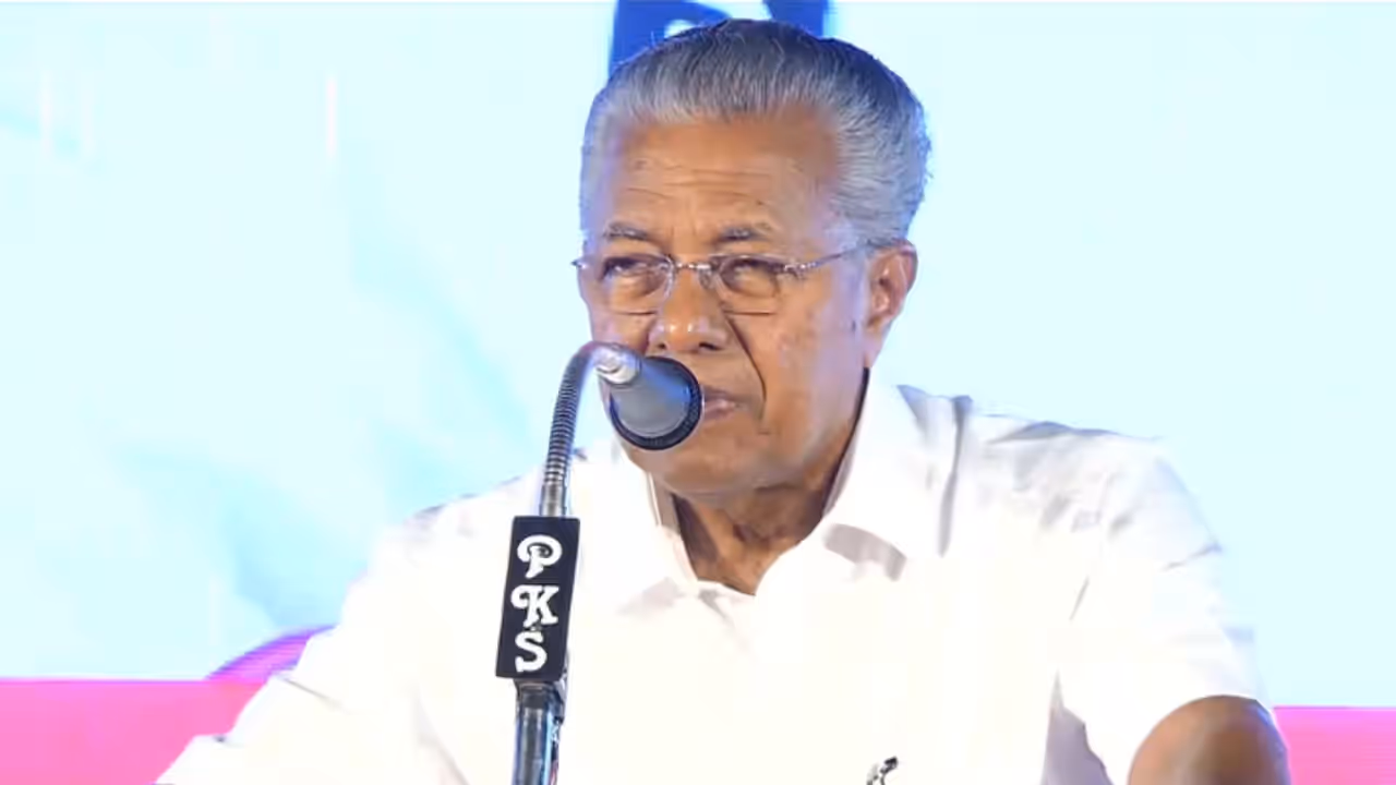 ദേശീയപാതയിലെ തകർച്ച; പ്രതിപക്ഷത്തിന് മുഖ്യമന്ത്രിയുടെ മറുപടി, 'നിർമാണത്തിന്‍റെ പൂർണ നിയന്ത്രണം കേന്ദ്രത്തിന്'