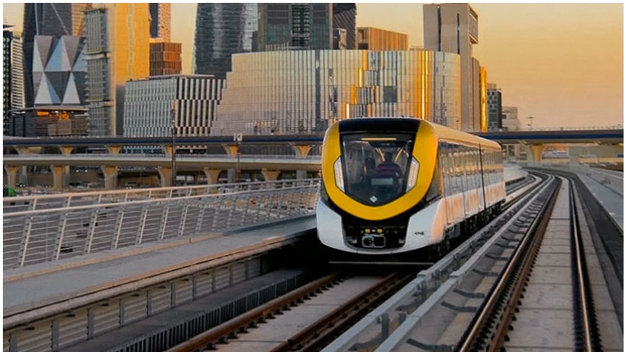 കിങ് ഖാലിദ് എയർപോർട്ടിലേക്കുള്ള സഞ്ചാരം കൂടുതൽ പൊളിയാകും, യാത്രക്കാർക്കായി പുതിയ മെട്രോ സ്റ്റേഷനും തുറന്നു കിങ് ഖാലിദ് എയർപോർട്ടിലേക്കുള്ള സഞ്ചാരം കൂടുതൽ പൊളിയാകും, യാത്രക്കാർക്കായി പുതിയ മെട്രോ സ്റ്റേഷനും തുറന്നു