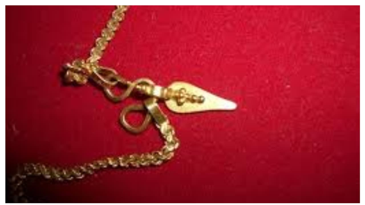 'കെട്ടുതാലിയാണ്, പ്ലീസ്, തിരികെ തരൂ'; യുവതിയുടെ അപേക്ഷയിൽ ദയ തോന്നി മോഷ്ടാവ്, താലി തിരികെനൽകി മാലയുമായി കടന്നു 'കെട്ടുതാലിയാണ്, പ്ലീസ്, തിരികെ തരൂ'; യുവതിയുടെ അപേക്ഷയിൽ ദയ തോന്നി മോഷ്ടാവ്, താലി തിരികെനൽകി മാലയുമായി കടന്നു