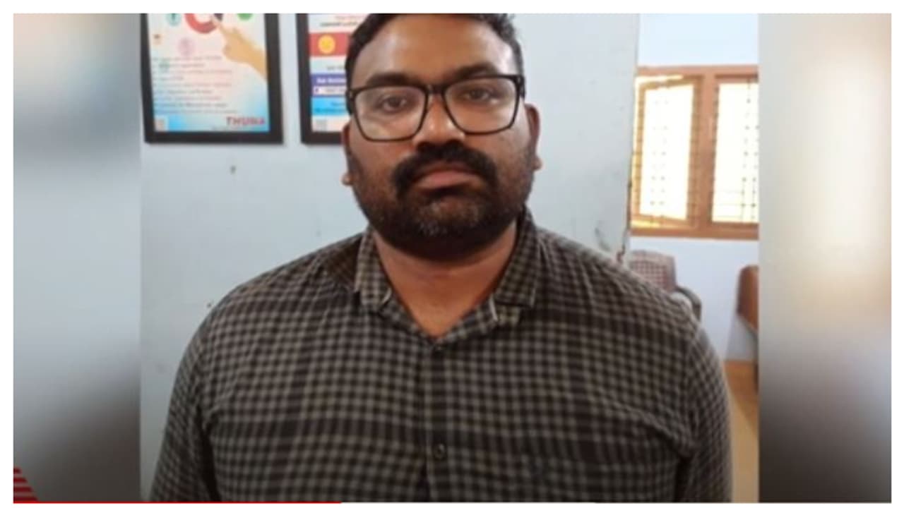 വീട്ടുകാരുടെ കെണിയാണെന്ന് ഡോക്ടർ അറിഞ്ഞില്ല, കാറിൽ ബീച്ചിലെത്തി; 16കാരിക്ക് അശ്ലീലസന്ദേശമയച്ച ഡോക്ടർ പിടിയിൽ