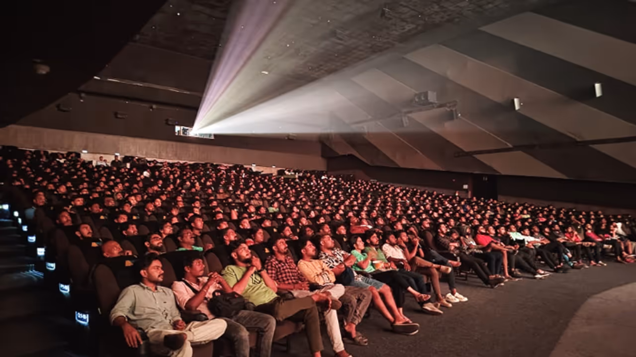 ബജറ്റിന്റെ 15 മടങ്ങ് കളക്ഷൻ! 2024 ൽ ഇന്ത്യൻ സിനിമയിലെ ഏറ്റവും ലാഭകരമായ ചിത്രം ഇതാണ് ബജറ്റിന്റെ 15 മടങ്ങ് കളക്ഷൻ! 2024 ൽ ഇന്ത്യൻ സിനിമയിലെ ഏറ്റവും ലാഭകരമായ ചിത്രം ഇതാണ്