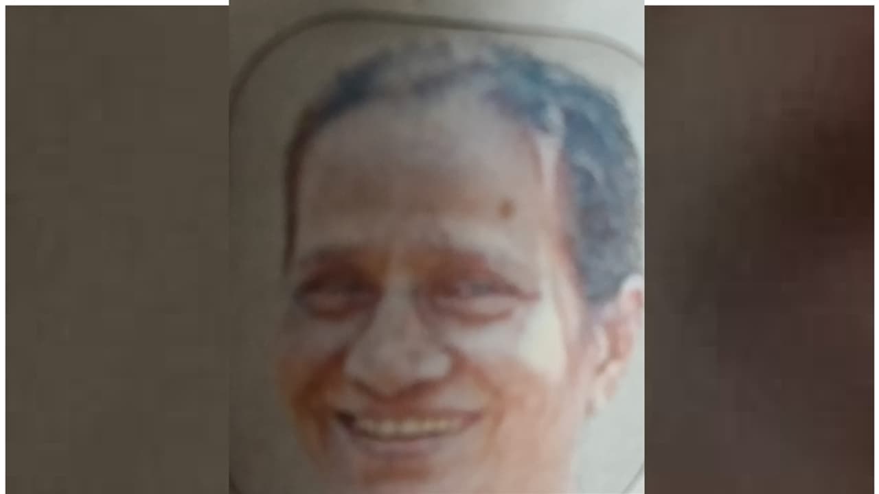 സഹോദരനൊപ്പം സ്കൂട്ടറിൽ സഞ്ചരിക്കുമ്പോൾ കാറിടിച്ചു; പരിക്കേറ്റ് ചികിത്സയിലായിരുന്ന റിട്ട. അധ്യാപിക മരിച്ചു സഹോദരനൊപ്പം സ്കൂട്ടറിൽ സഞ്ചരിക്കുമ്പോൾ കാറിടിച്ചു; പരിക്കേറ്റ് ചികിത്സയിലായിരുന്ന റിട്ട. അധ്യാപിക മരിച്ചു