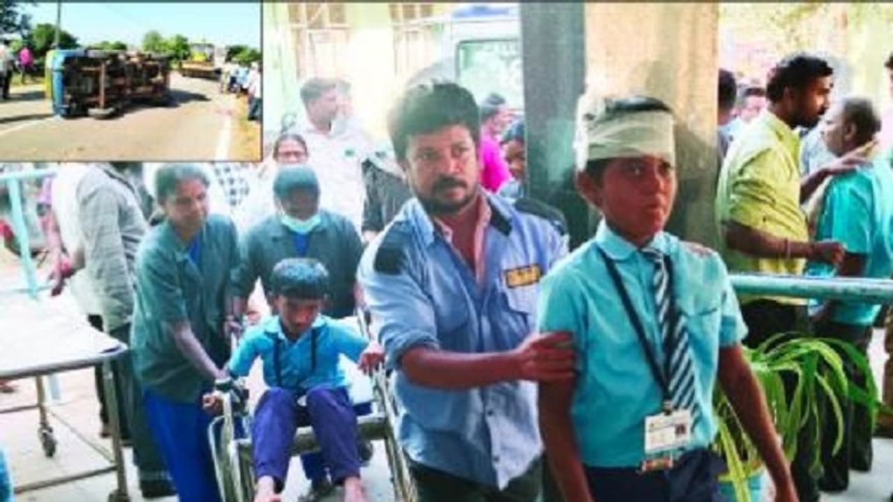 ಕೊರಟಗೆರೆ: ಮಿನಿ ಲಾಲ್‌ಬಾಗ್‌ ವೀಕ್ಷಣೆಗೆ ತೆರಳಿದ್ದ ಟಾಟಾ ಏಸ್ ಪಲ್ಟಿ, 15 ವಿದ್ಯಾರ್ಥಿಗಳಿಗೆ ಗಂಭೀರ ಗಾಯ 