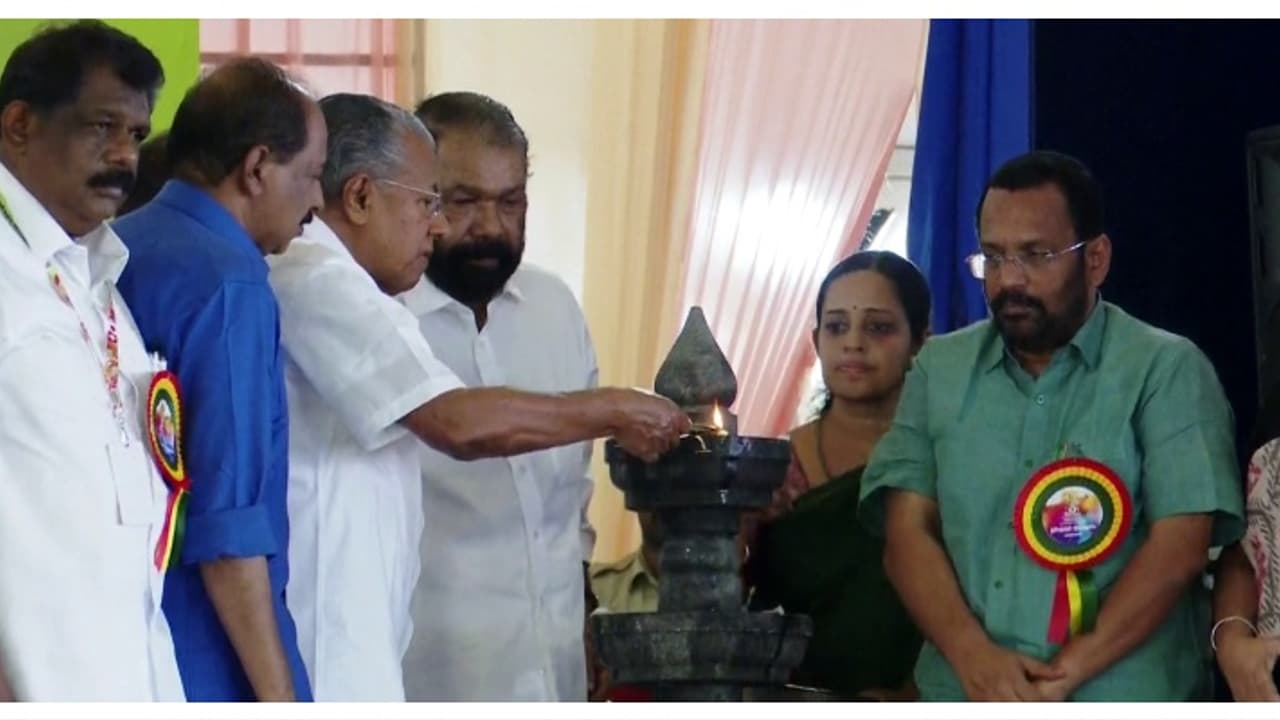 25 വേദികൾ, 249 മത്സരയിനങ്ങൾ, 5 നാൾ അനന്തപുരിയിൽ കൗമാരോത്സവം; അതിജീവനത്തിന്റെ നേർസാക്ഷ്യമെന്ന് മുഖ്യമന്ത്രി 25 വേദികൾ, 249 മത്സരയിനങ്ങൾ, 5 നാൾ അനന്തപുരിയിൽ കൗമാരോത്സവം; അതിജീവനത്തിന്റെ നേർസാക്ഷ്യമെന്ന് മുഖ്യമന്ത്രി