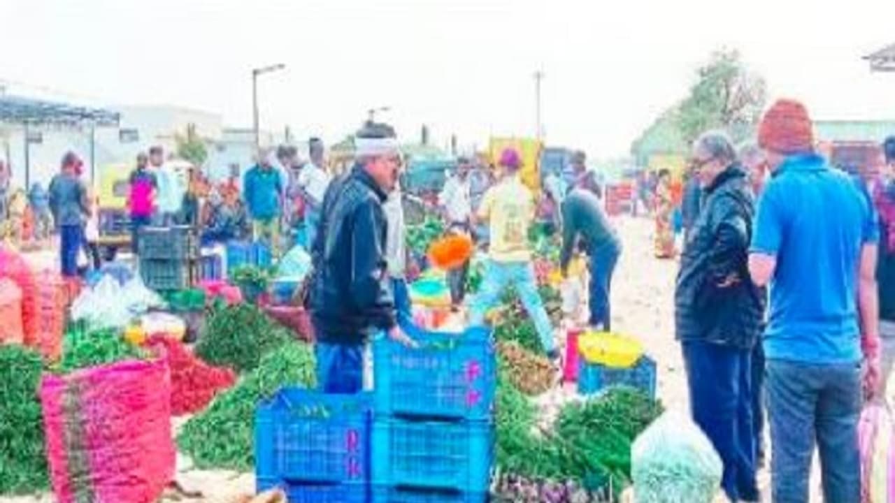 ಮೈಕೊರೆಯುವ ಚಳಿಗೆ ಹುಬ್ಬಳ್ಳಿ ಧಾರವಾಡ ಜನತೆ ಗಡಗಡ! ಮೈಕೊರೆಯುವ ಚಳಿಗೆ ಹುಬ್ಬಳ್ಳಿ ಧಾರವಾಡ ಜನತೆ ಗಡಗಡ!