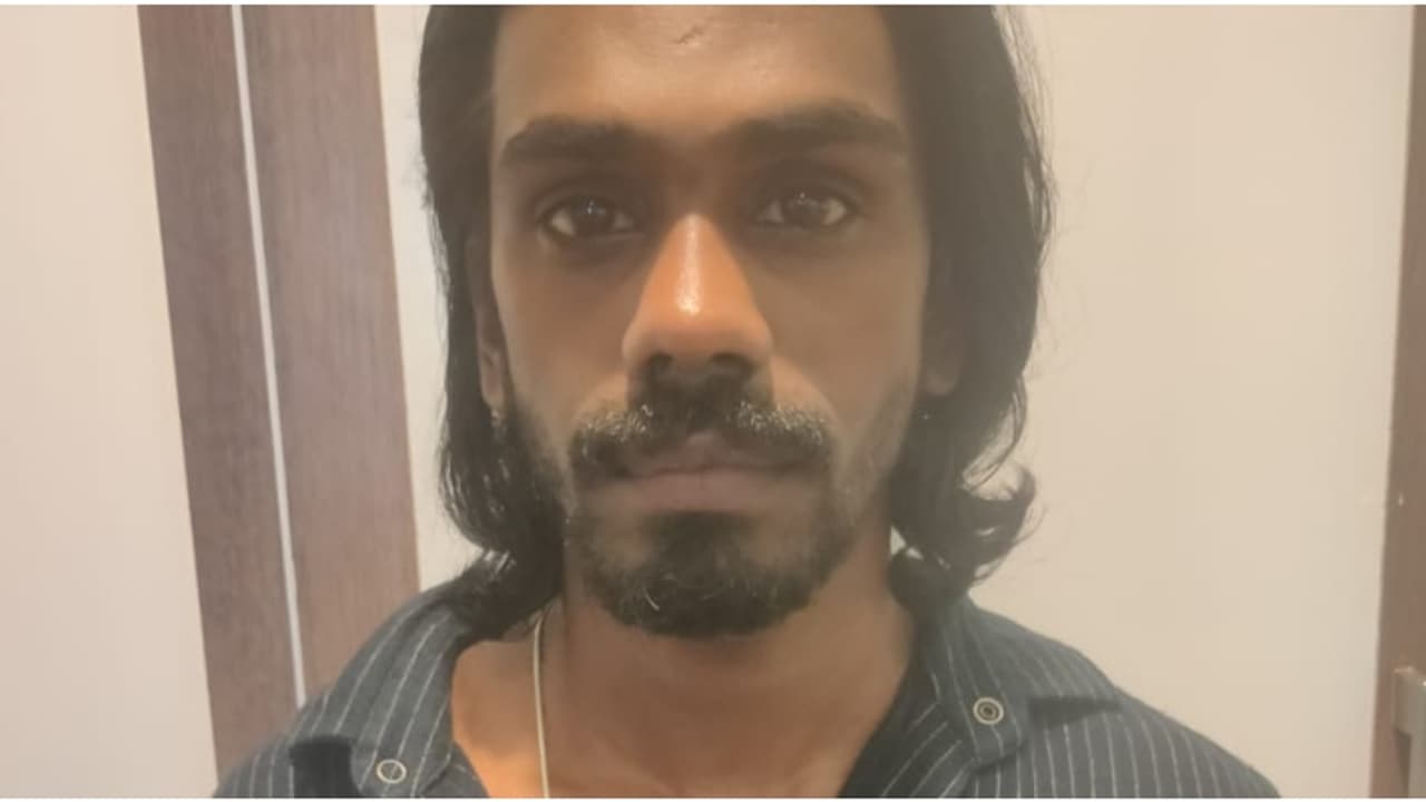 ഫറോഖിലെ ഹോട്ടലിൽ മുറിയെടുത്ത് താമസം, പരിശോധനയിൽ യുവാവ് അറസ്റ്റിലായി; പിടിച്ചെടുത്തത് 300 ഗ്രാം എംഡിഎംഎ ഫറോഖിലെ ഹോട്ടലിൽ മുറിയെടുത്ത് താമസം, പരിശോധനയിൽ യുവാവ് അറസ്റ്റിലായി; പിടിച്ചെടുത്തത് 300 ഗ്രാം എംഡിഎംഎ