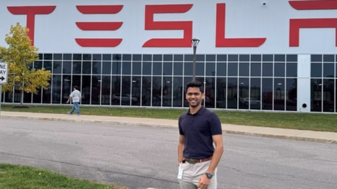 300 അപേക്ഷകൾ, 500 മെയിലുകൾ, ഒടുവിൽ സ്വപ്നം കണ്ട ജോലി തേടി വന്നു; പിന്നിട്ട കഷ്ടപ്പാടുകളെ കുറിച്ച് യുവാവ് 300 അപേക്ഷകൾ, 500 മെയിലുകൾ, ഒടുവിൽ സ്വപ്നം കണ്ട ജോലി തേടി വന്നു; പിന്നിട്ട കഷ്ടപ്പാടുകളെ കുറിച്ച് യുവാവ്