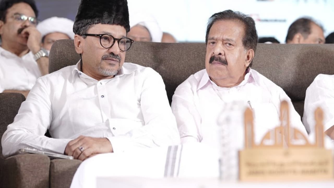 ചെന്നിത്തലയെ പുകഴ്ത്തി പാണക്കാട് സാദിഖലി തങ്ങള്‍, ജാമിയ സമ്മേളനത്തിലെ ഫാസിസത്തിനെതിരായ പ്രസംഗത്തിന് പ്രശംസ 